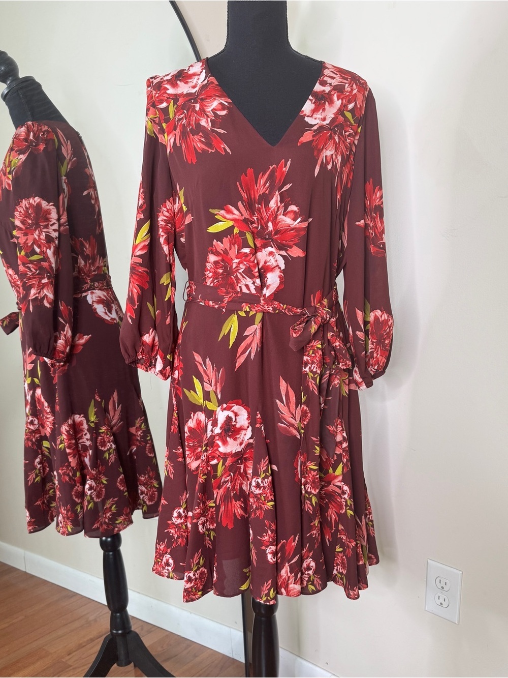 White House Black Market 3/4 Sleeve V-neck Godet Dress Burgundy Size 10